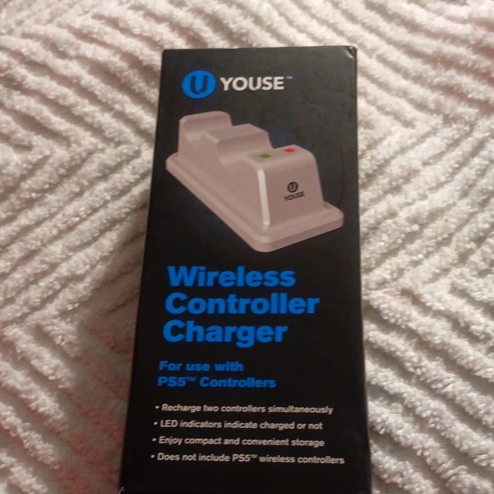 Wireless controller charger